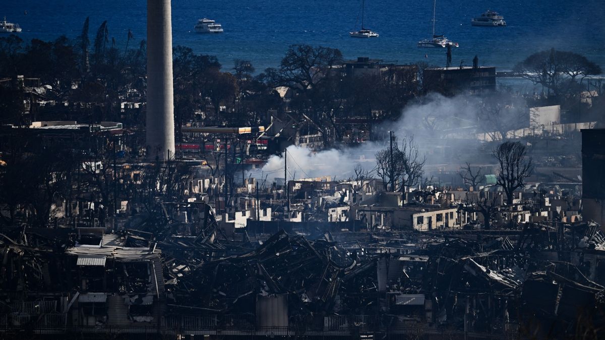 Mrtvých po požárech na Havaji je už 80